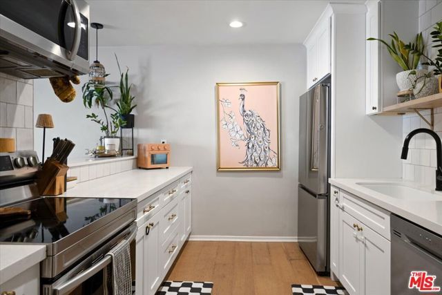 12955 Riverside Drive 203, Sherman Oaks, CA 91423