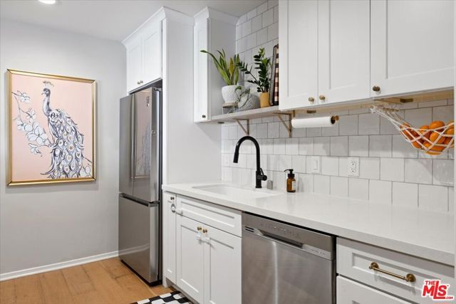 12955 Riverside Drive 203, Sherman Oaks, CA 91423