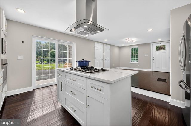 20 NEW ST, Mullica Hill, NJ 08062