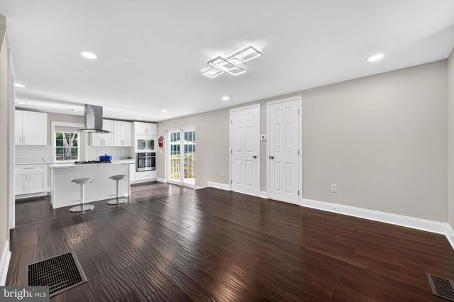 20 NEW ST, Mullica Hill, NJ 08062