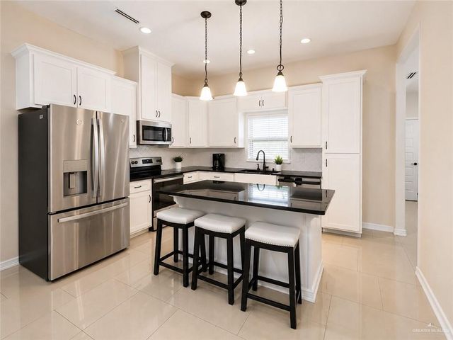 2708 E Imperial Oaks Drive Drive, Alton, TX 78573