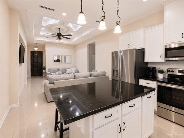 2708 E Imperial Oaks Drive Drive, Alton, TX 78573