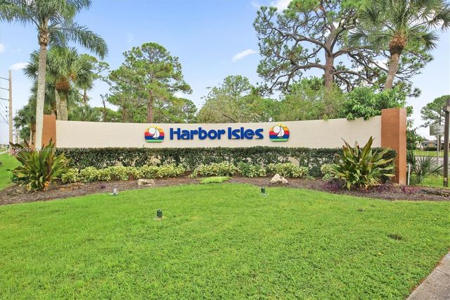 215 Schooner Street, North Port, FL 34287