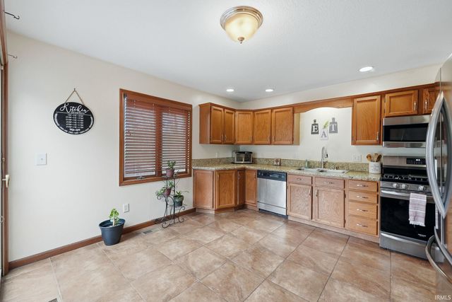 5323 Finch Lane, Fort Wayne, IN 46818