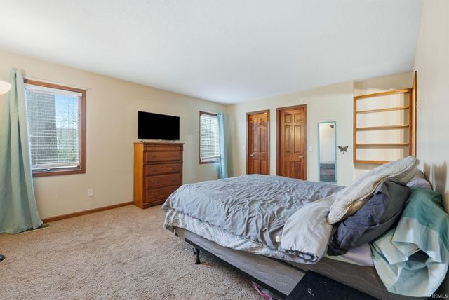 5323 Finch Lane, Fort Wayne, IN 46818