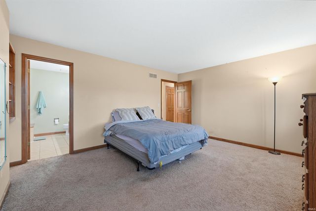 5323 Finch Lane, Fort Wayne, IN 46818