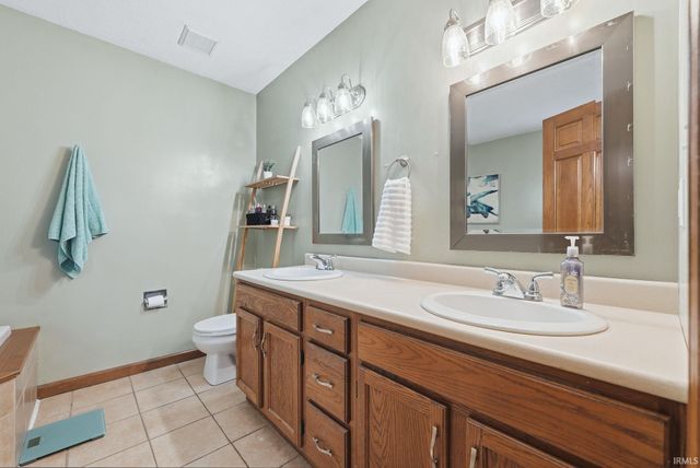 5323 Finch Lane, Fort Wayne, IN 46818