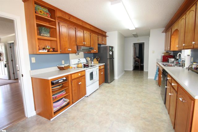 152 Timberlake Drive, Inman, SC 29349