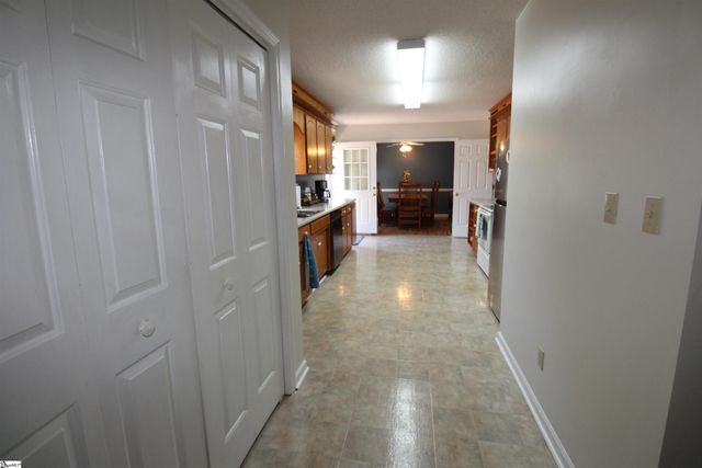 152 Timberlake Drive, Inman, SC 29349