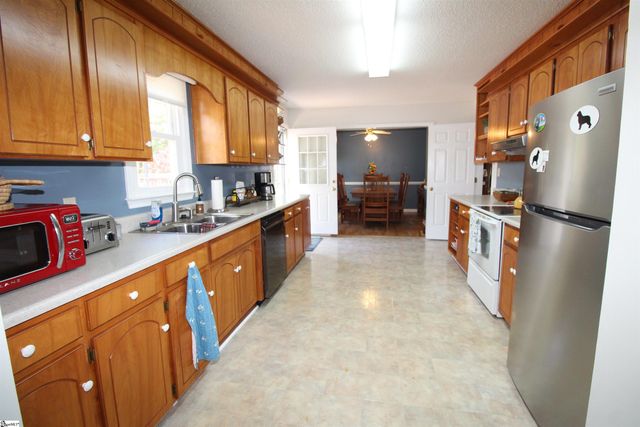 152 Timberlake Drive, Inman, SC 29349