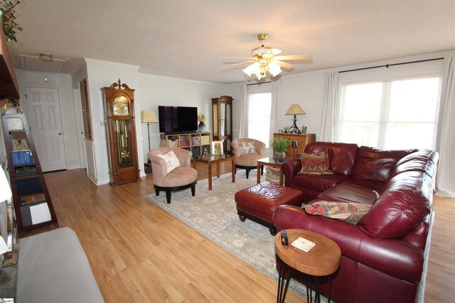 152 Timberlake Drive, Inman, SC 29349