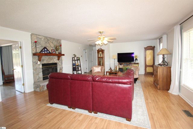 152 Timberlake Drive, Inman, SC 29349