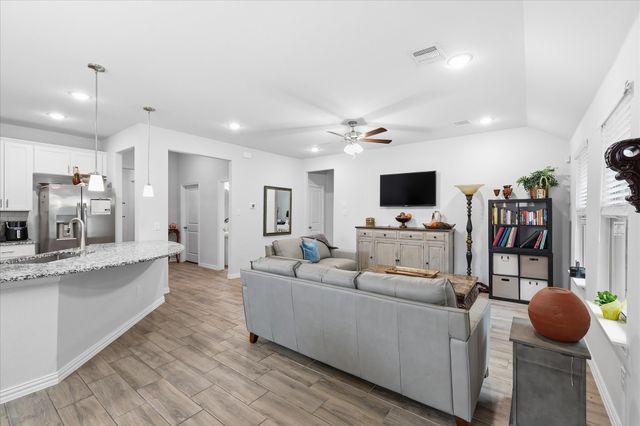 309 Ridge Drive, Justin, TX 76247