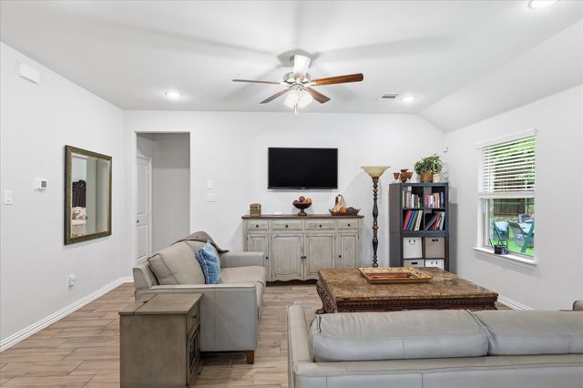 309 Ridge Drive, Justin, TX 76247