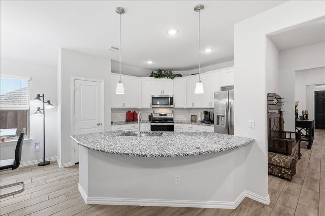 309 Ridge Drive, Justin, TX 76247