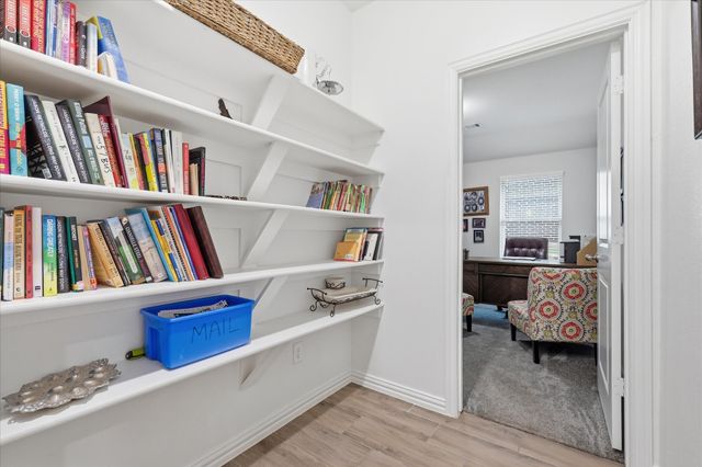 309 Ridge Drive, Justin, TX 76247