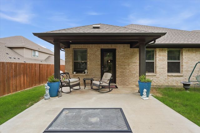 309 Ridge Drive, Justin, TX 76247