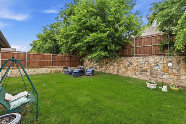 309 Ridge Drive, Justin, TX 76247