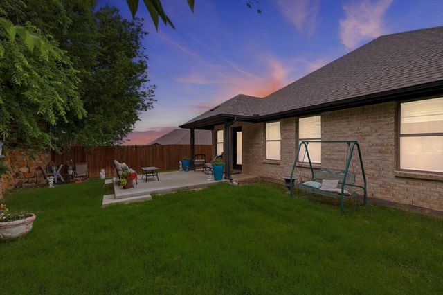 309 Ridge Drive, Justin, TX 76247
