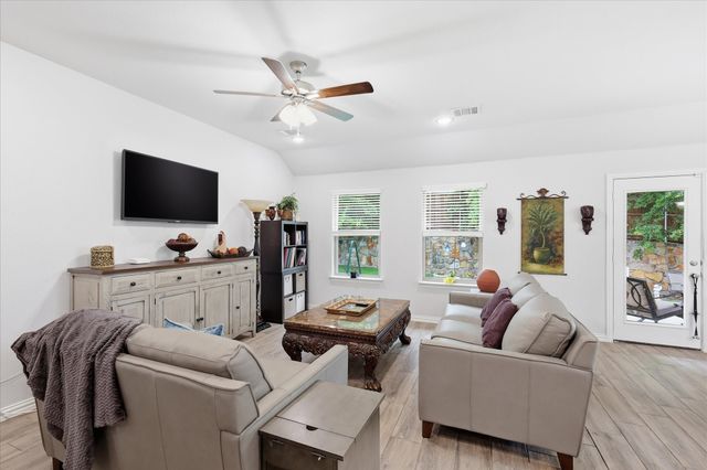 309 Ridge Drive, Justin, TX 76247