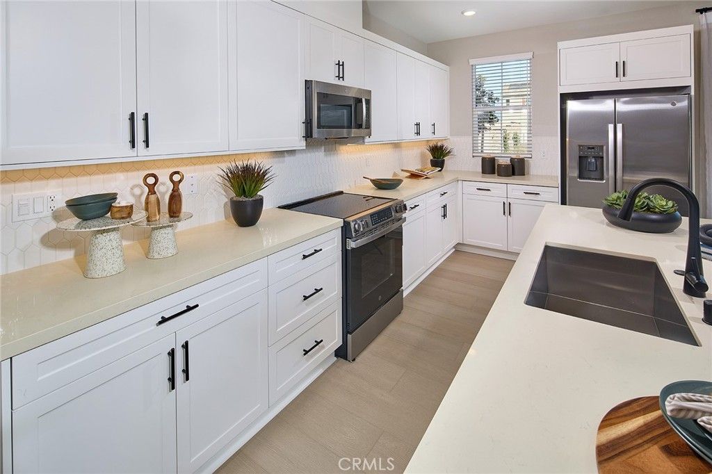 Image 6 of property listing at 5922 Rockport Rd, Eastvale, CA 92880