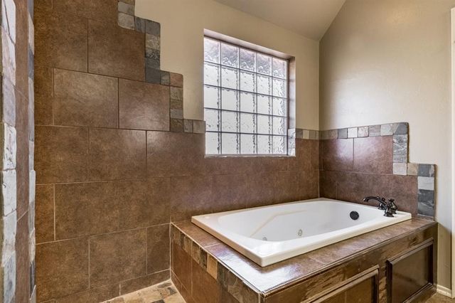 1432 Glenolde Place, Edmond, OK 73003