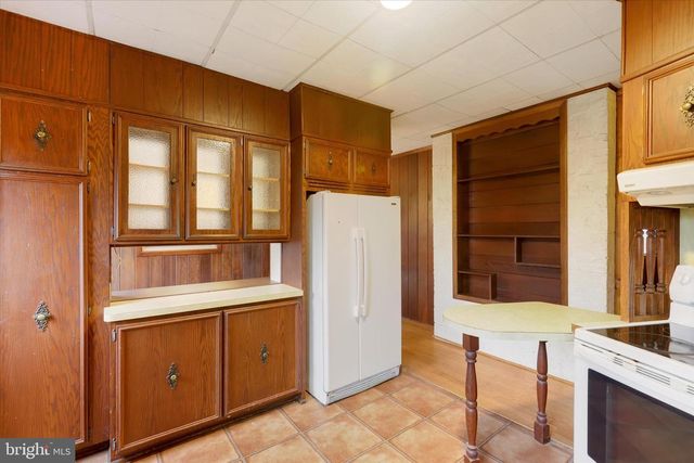 5020 SUNSET DR, Harrisburg, PA 17112