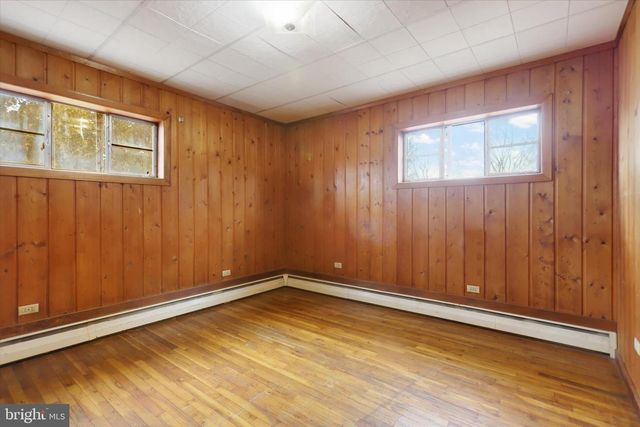 5020 SUNSET DR, Harrisburg, PA 17112