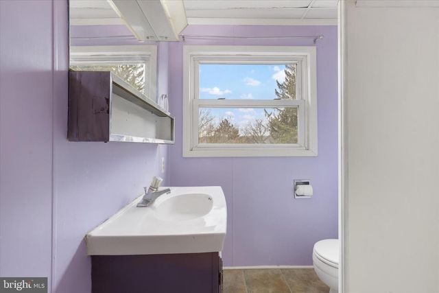 5020 SUNSET DR, Harrisburg, PA 17112