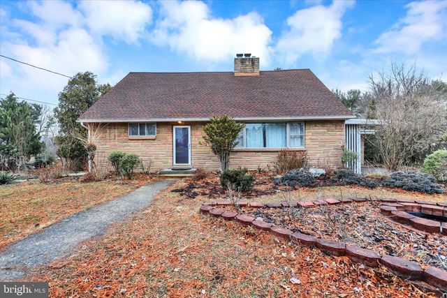 5020 SUNSET DR, Harrisburg, PA 17112