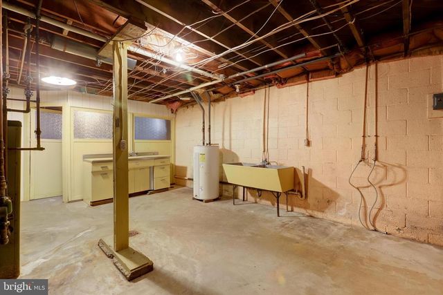 5020 SUNSET DR, Harrisburg, PA 17112