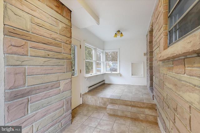 5020 SUNSET DR, Harrisburg, PA 17112