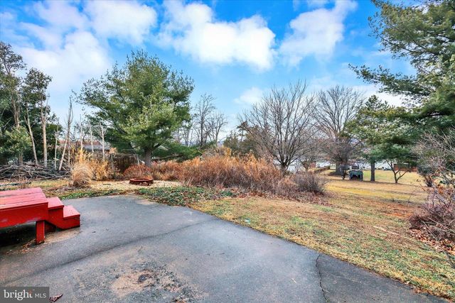 5020 SUNSET DR, Harrisburg, PA 17112