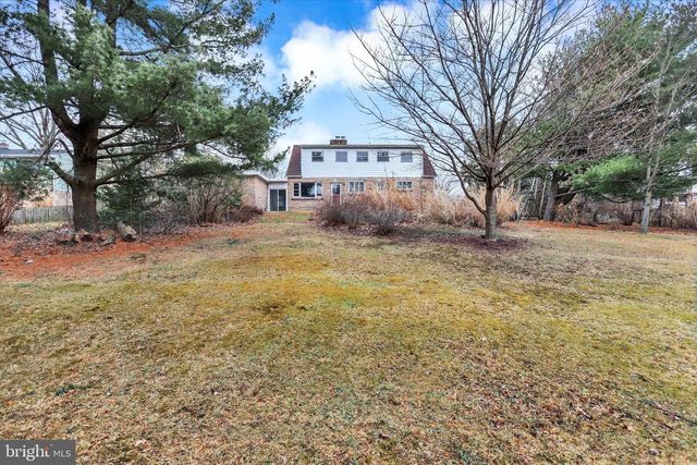 5020 SUNSET DR, Harrisburg, PA 17112