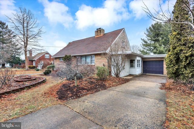 5020 SUNSET DR, Harrisburg, PA 17112