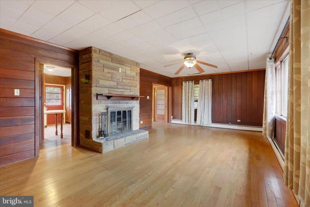 5020 SUNSET DR, Harrisburg, PA 17112