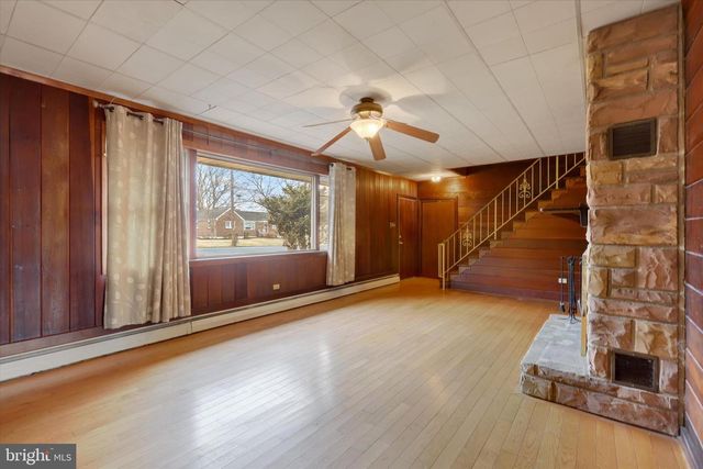 5020 SUNSET DR, Harrisburg, PA 17112