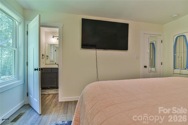 33 Ben Lippen Road, Asheville, NC 28806