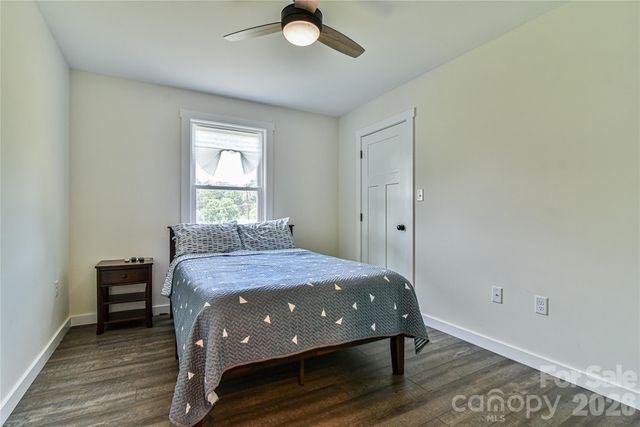 33 Ben Lippen Road, Asheville, NC 28806