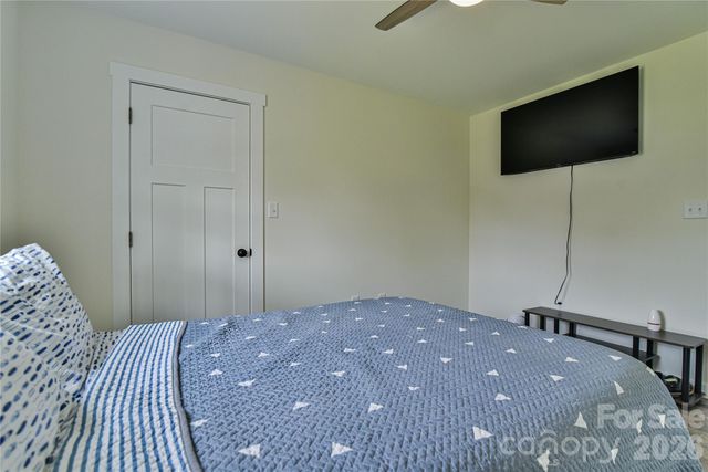 33 Ben Lippen Road, Asheville, NC 28806