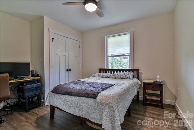 33 Ben Lippen Road, Asheville, NC 28806