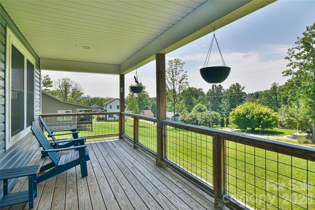 33 Ben Lippen Road, Asheville, NC 28806