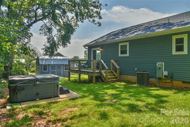 33 Ben Lippen Road, Asheville, NC 28806