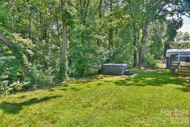 33 Ben Lippen Road, Asheville, NC 28806