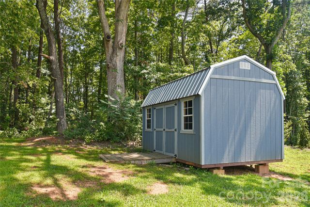 33 Ben Lippen Road, Asheville, NC 28806