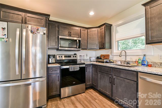 33 Ben Lippen Road, Asheville, NC 28806