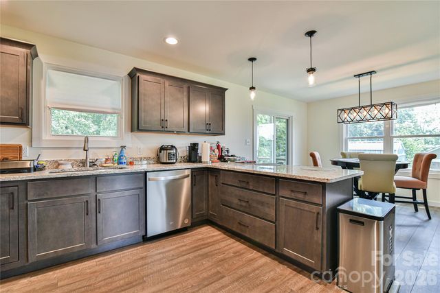 33 Ben Lippen Road, Asheville, NC 28806