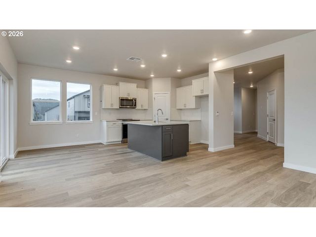 9422 Se Crystal Rose St, Gresham, OR 97080