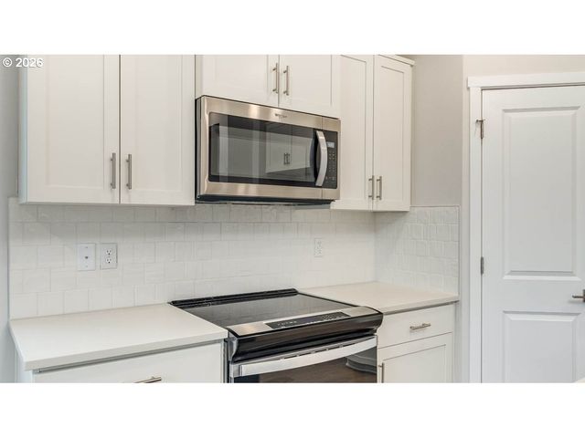 9422 Se Crystal Rose St, Gresham, OR 97080