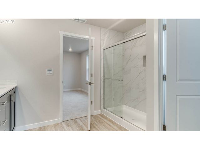 9422 Se Crystal Rose St, Gresham, OR 97080